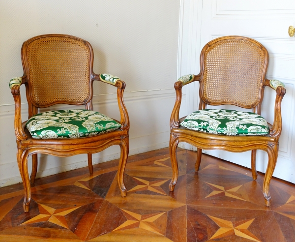 Détail — Sulpice Brizard : paire de fauteuils cannés d'époque Louis XV - estampillés