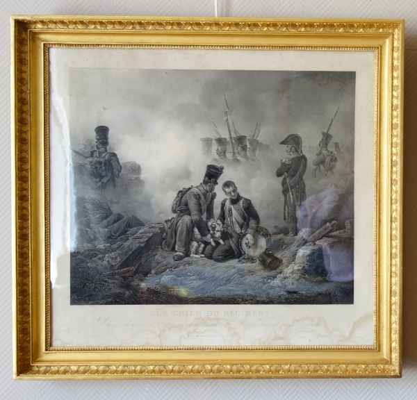 Détail — Grande gravure Empire par Vernet : le chien du régiment, cadre en bois doré