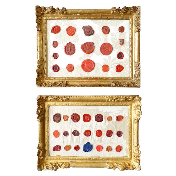 Heraldry : antique coat of arms stamps set into a Louis XIV gilt wood frame