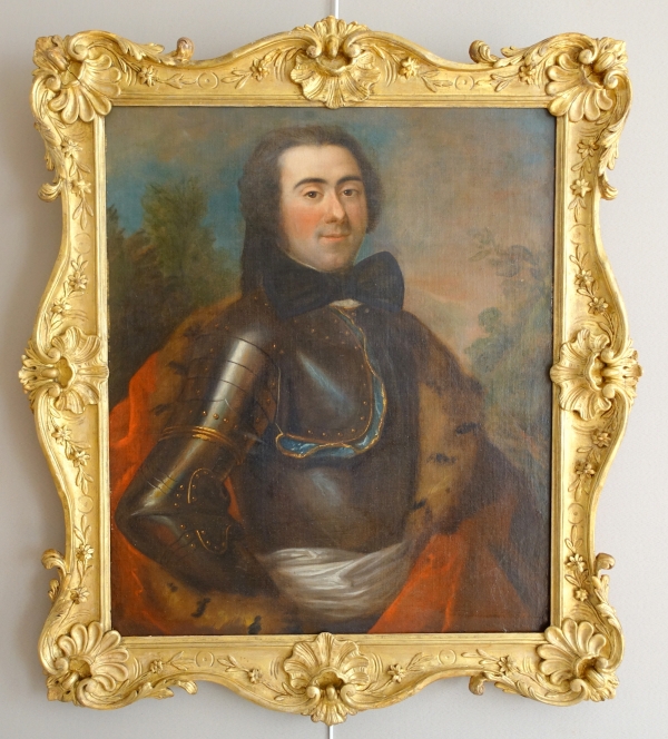 Détail — Portrait d'officier aristocrate, cadre en bois sculpté et doré - époque Louis XV - XVIIIe siècle