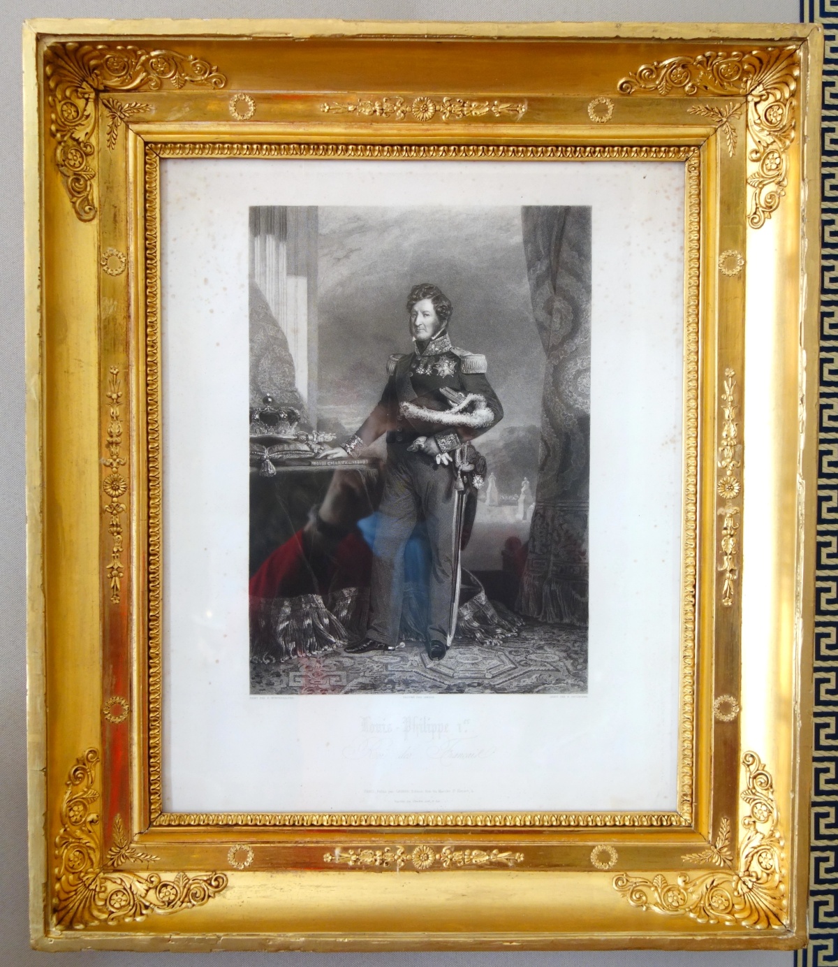 Détail — Gravure Royaliste - Louis Philippe Roi des Français, luxueux cadre en bois doré à la feuille d'or