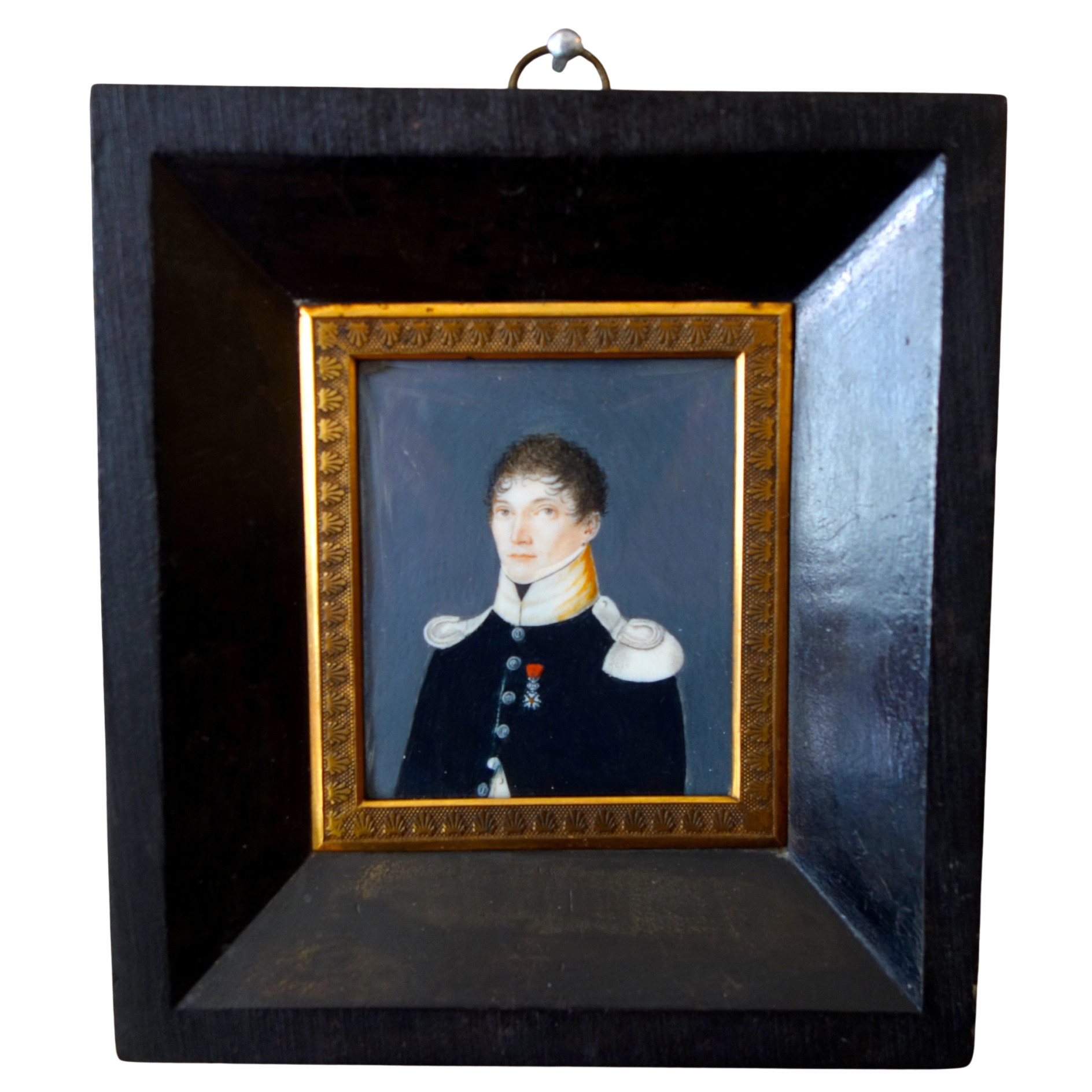 Portrait miniature d'un officier de chasseurs à pieds d'époque Premier Empire