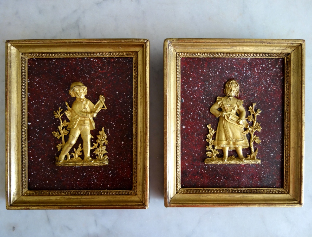 Détail — Paire de médaillons miniatures en bronze doré au mercure, fond faux porphyre - début XIXe siècle