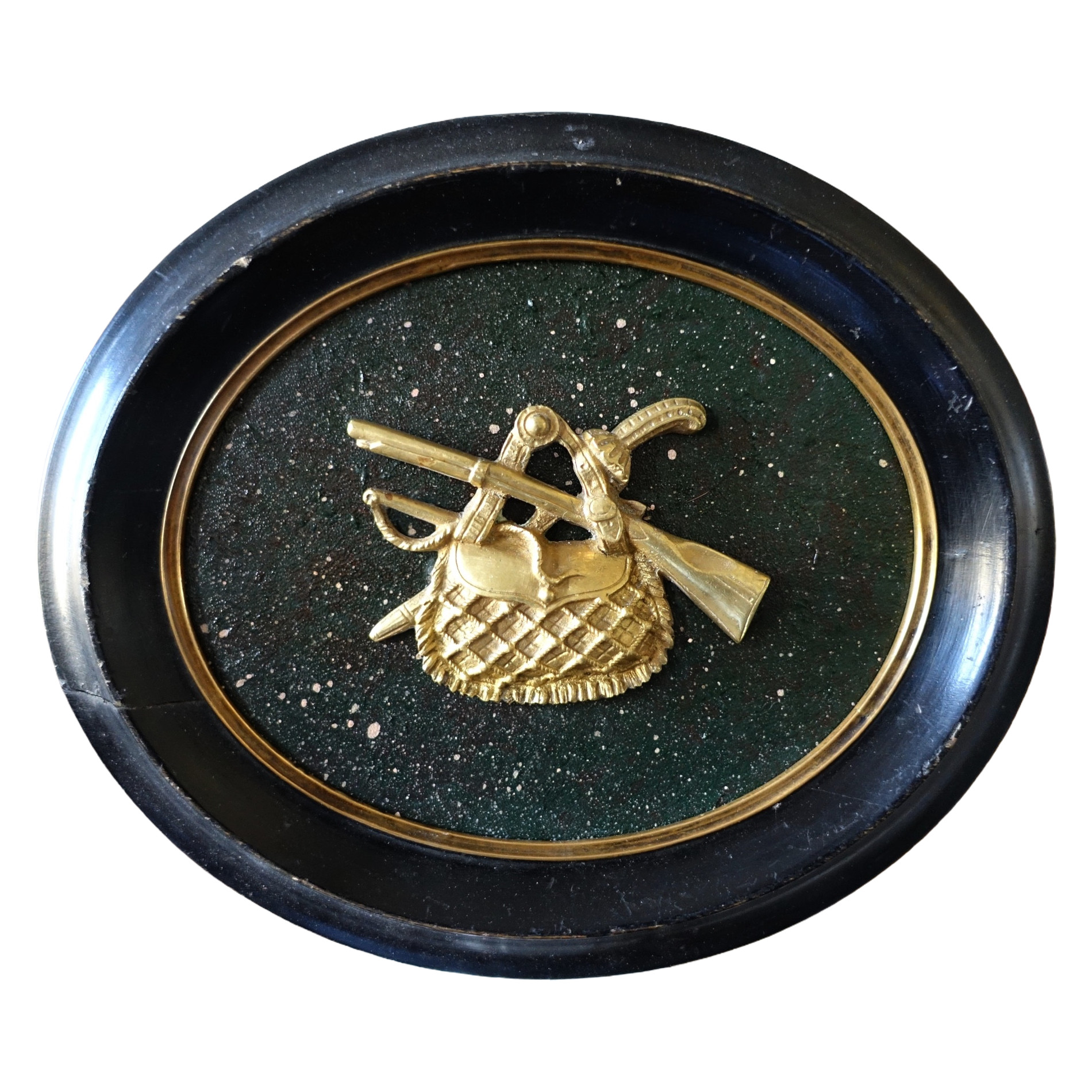 Allégorie de la chasse, décor cynégétique, miniature en bronze doré sur fond faux porphyre