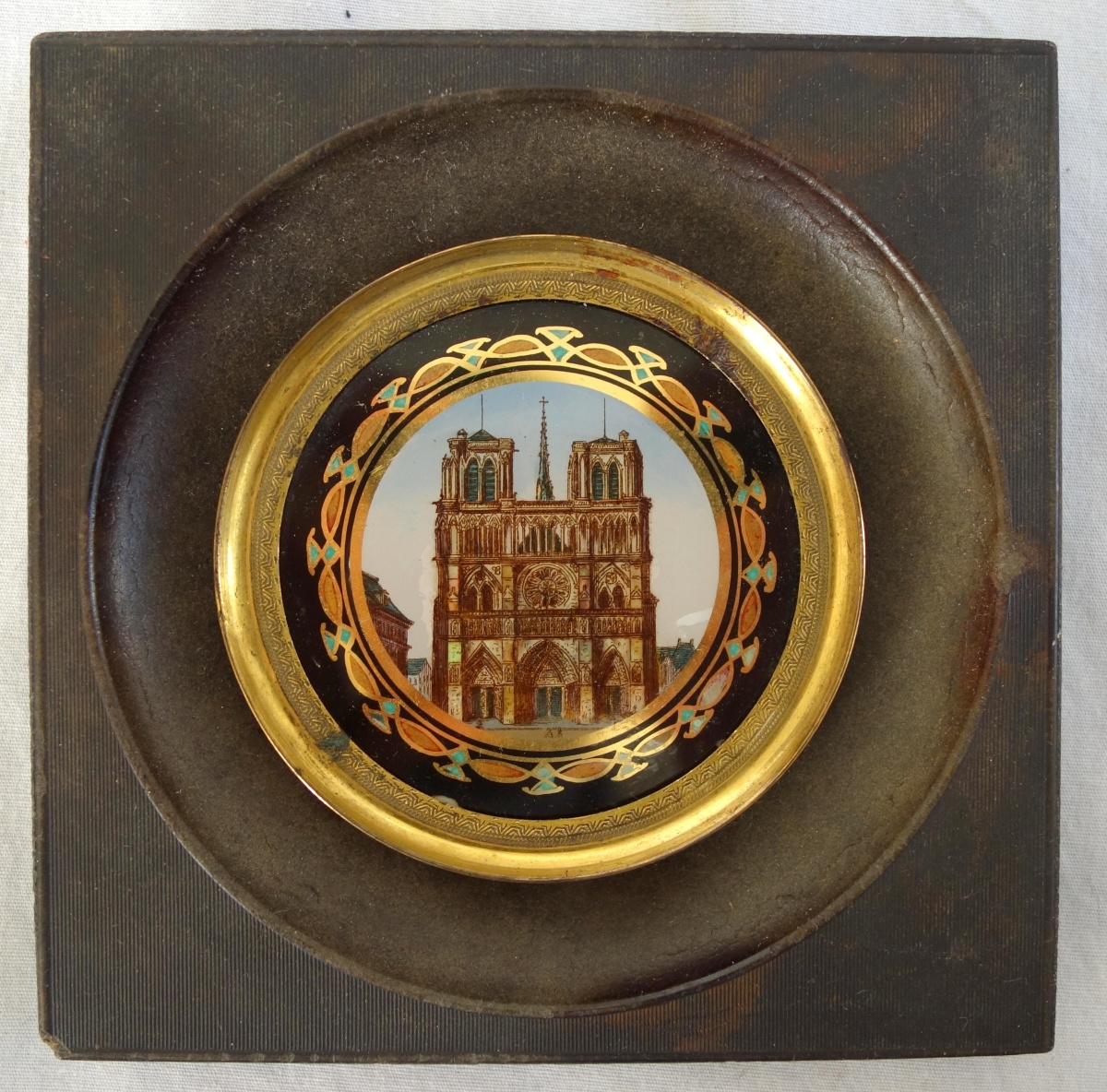 Détail — Notre Dame de Paris - miniature en fixé sous verre d'époque Napoléon III