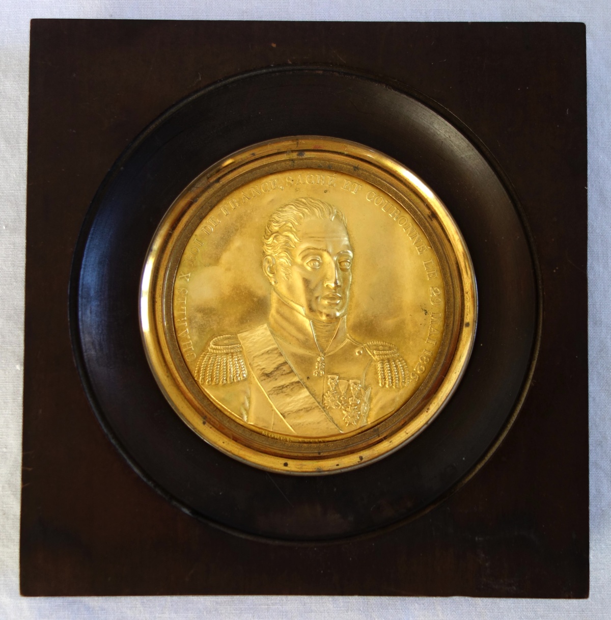 Détail — Miniature gilt brass portrait of King Charles X, early 19th century