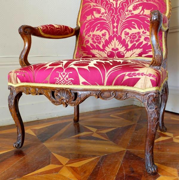 Grand fauteuil d'époque Louis XIV Régence vers 1710 - 1720 en bois très finement sculpté